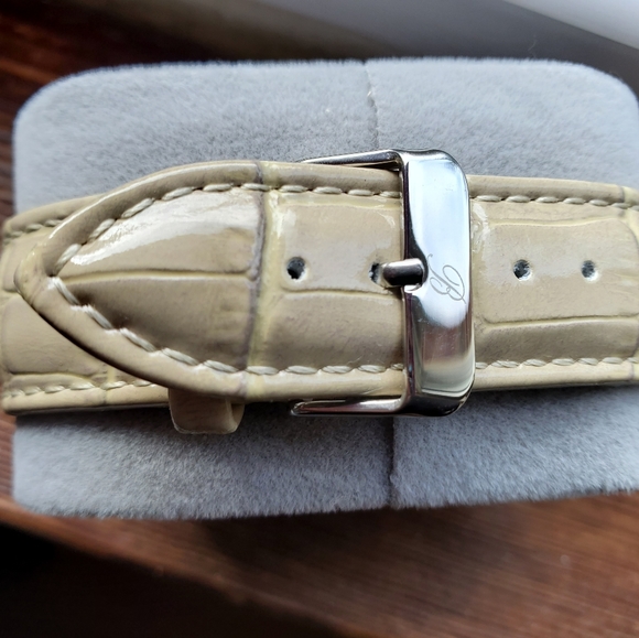 Womens Burgi Watch..Discounted Shipping - Picture 5 of 9